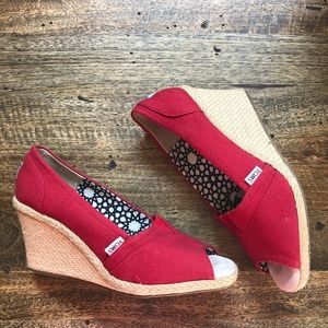 Like New! TOMS Red Wedge peep toe Size 9.5